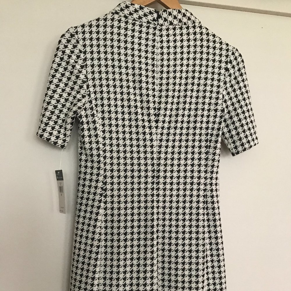Minimalist Blk/Wht Dress - Picture 6 of 6